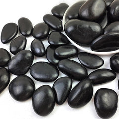 SHIZWU front bag of polished black river rocks showing 20 lb package and convenience