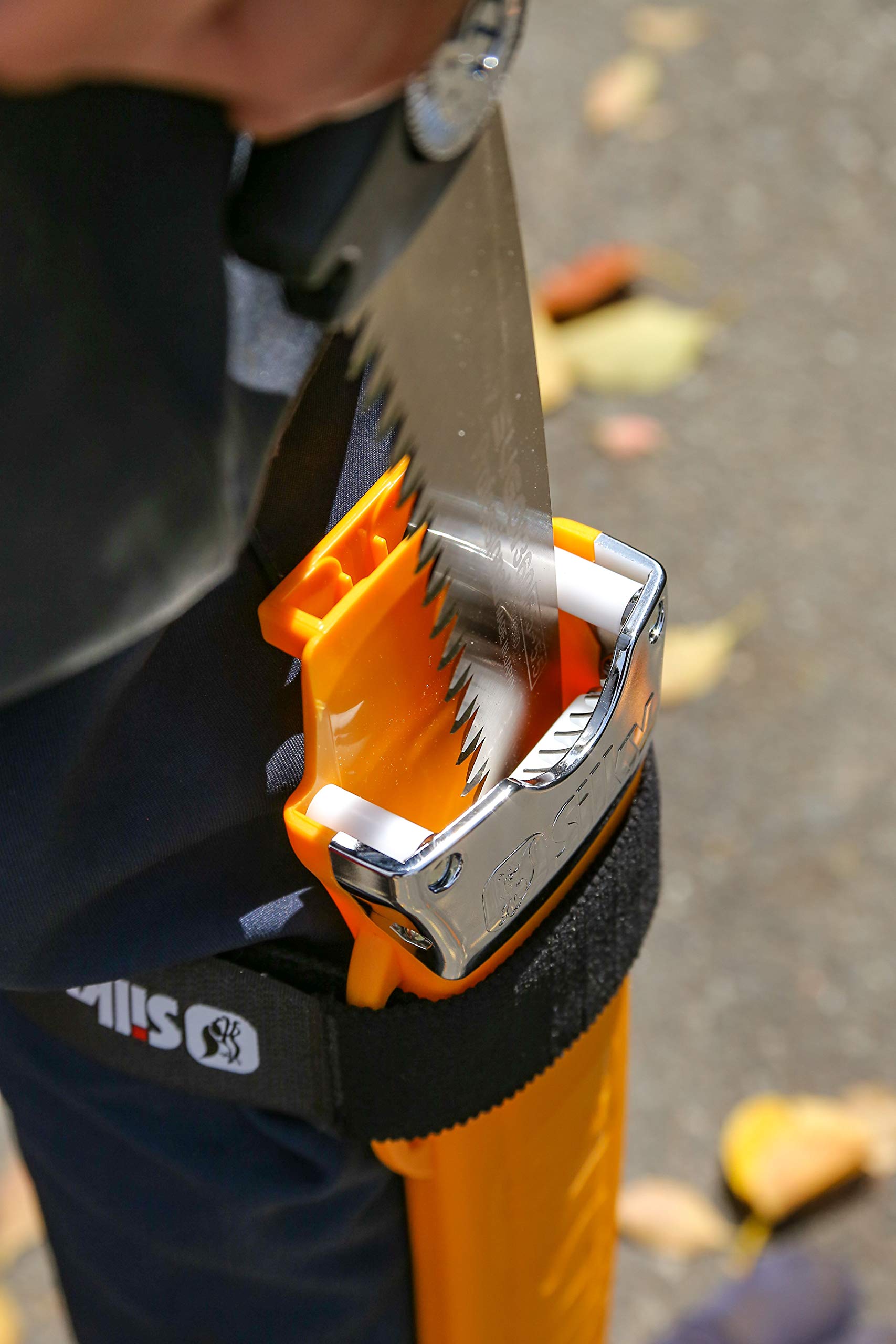 Silky SUGOI blade edge and spine showing 2.0mm thickness for stiffness