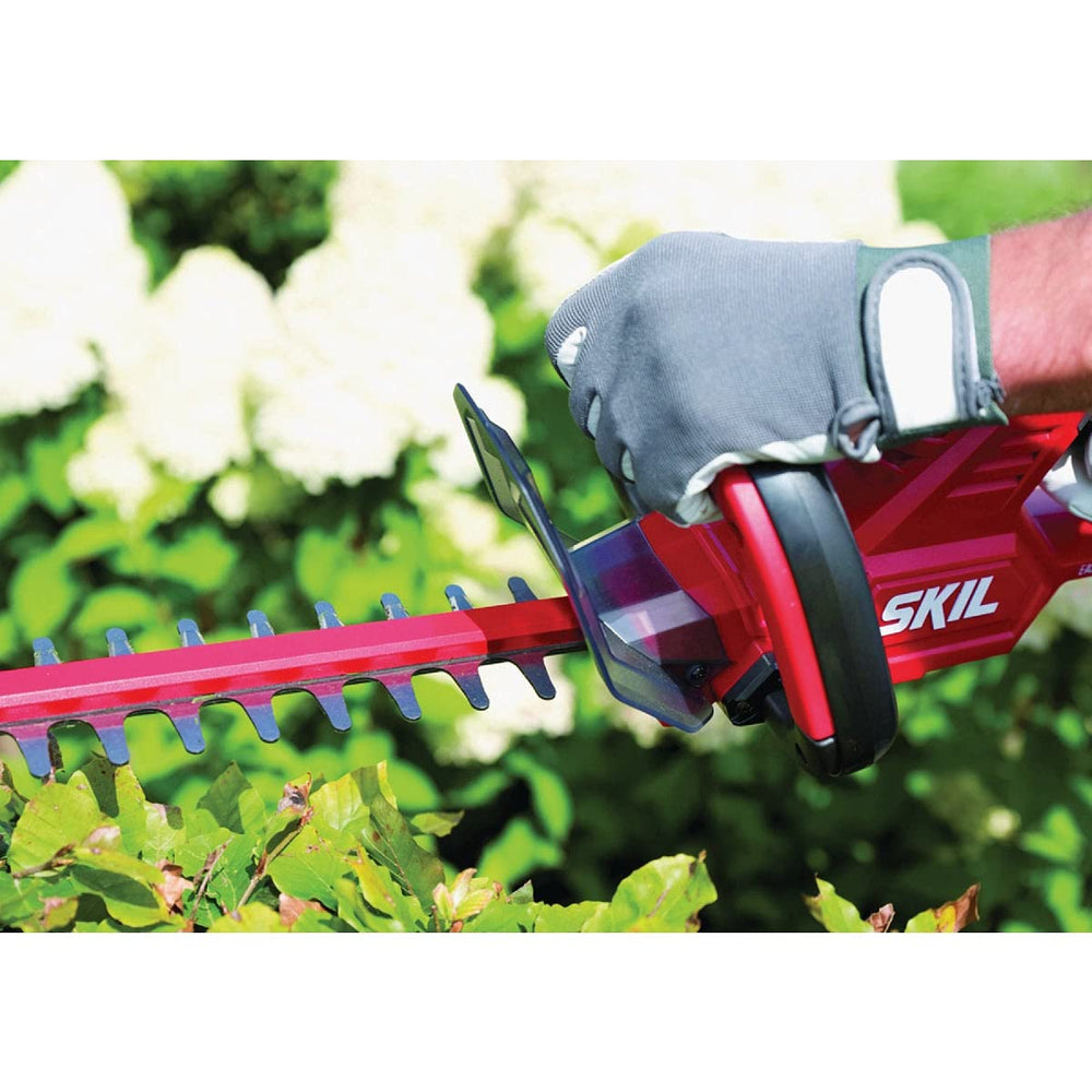 Skil PWR CORE 20 kit with battery charger and storage bracket for convenient setup