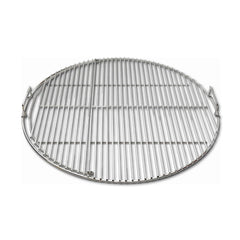 Slow 'N Sear EasySpin front view showing fitted 26" grate and handles for easier grilling