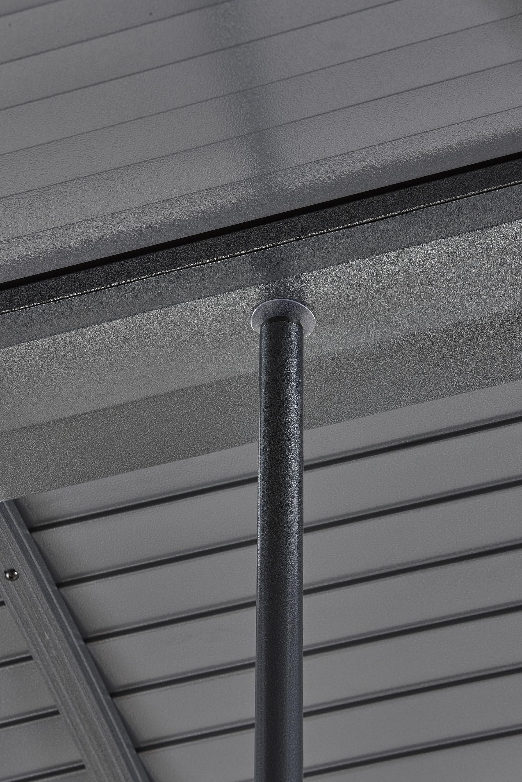 Sojag winter support post extended length detail demonstrating adjustable fit benefit