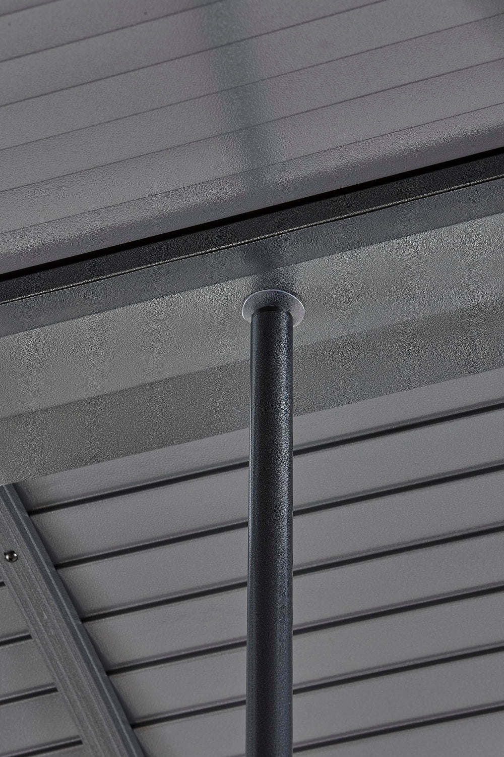 Sojag winter support post extended length detail demonstrating adjustable fit benefit