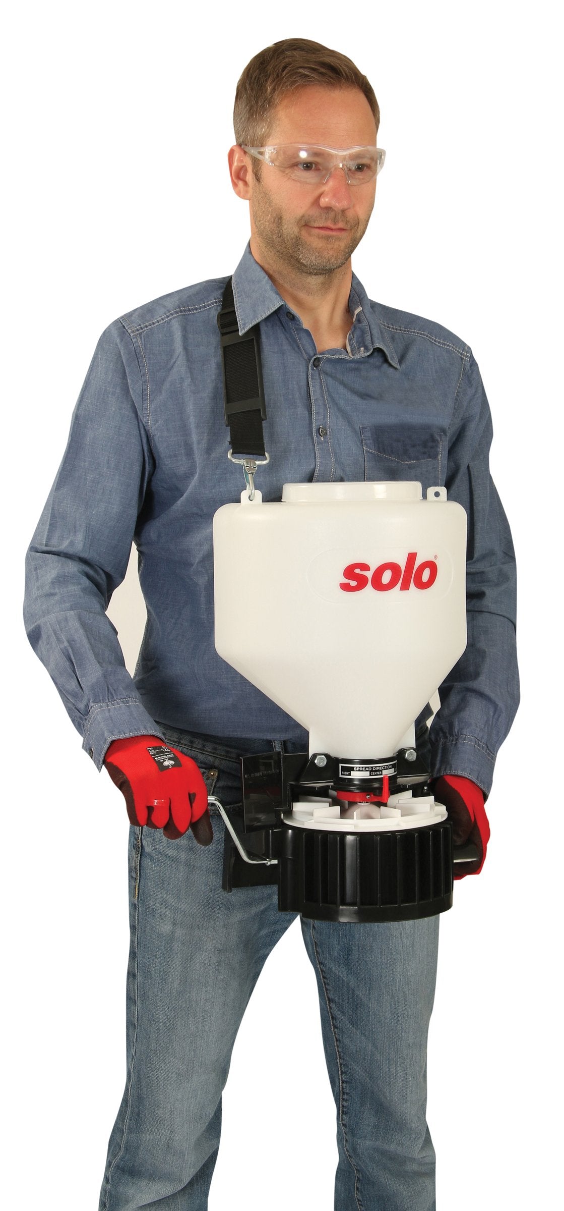 SOLO 421 in use on lawn demonstrating hands-free operation and accuracy benefit