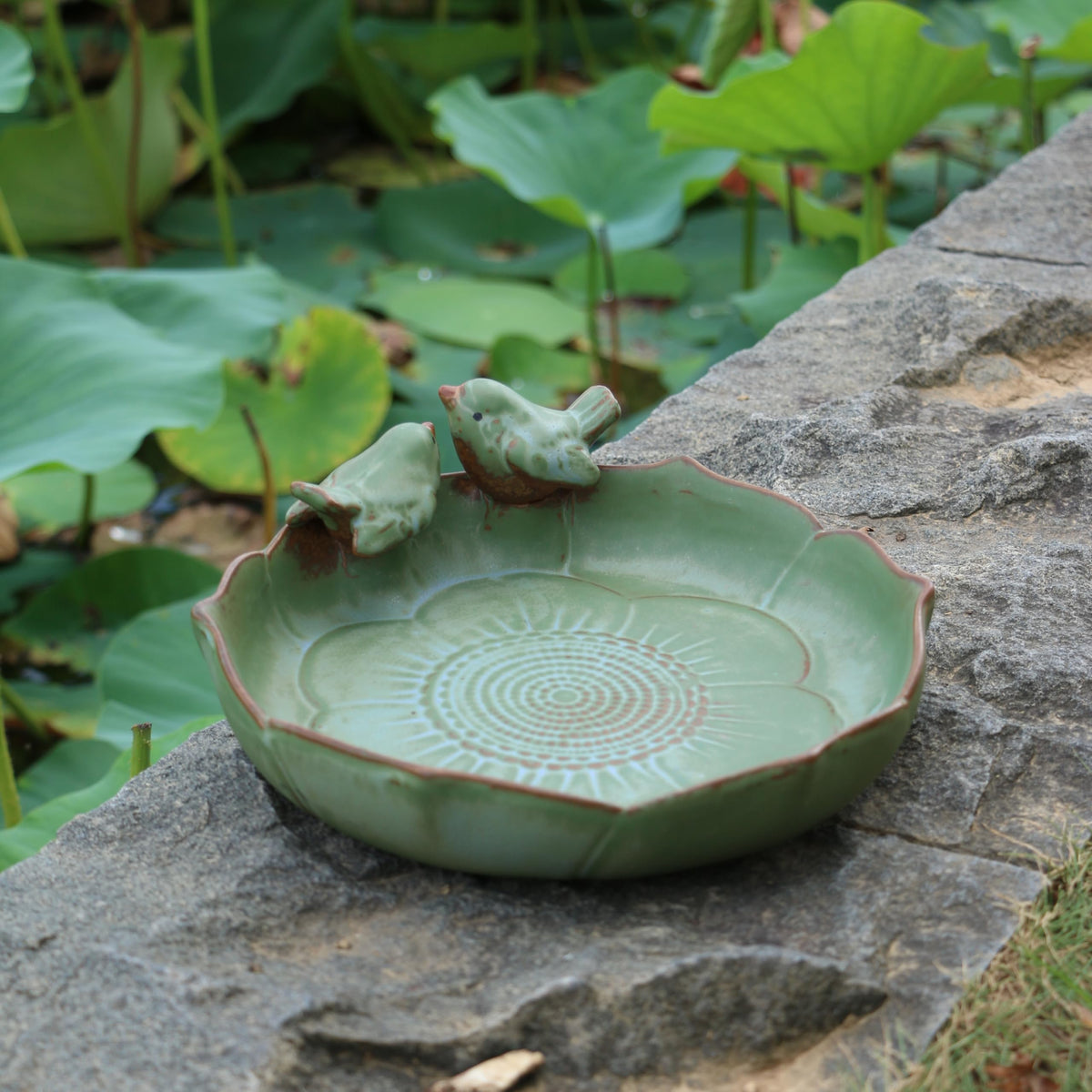 soxtianrui front view of green ceramic bird bath showing stable design and curb appeal