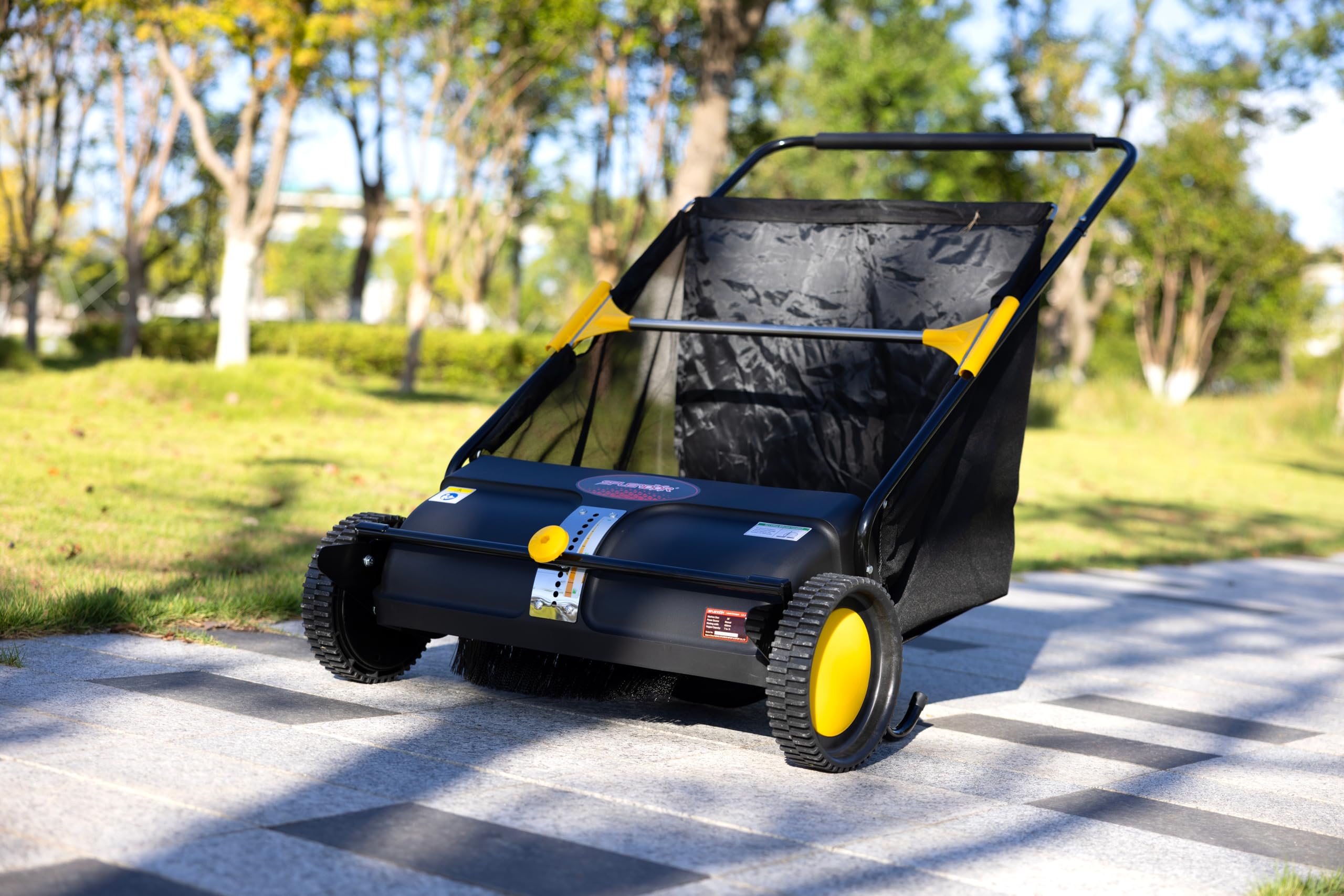 SPLENDOR side profile showing wheels for stable all-terrain sweeping