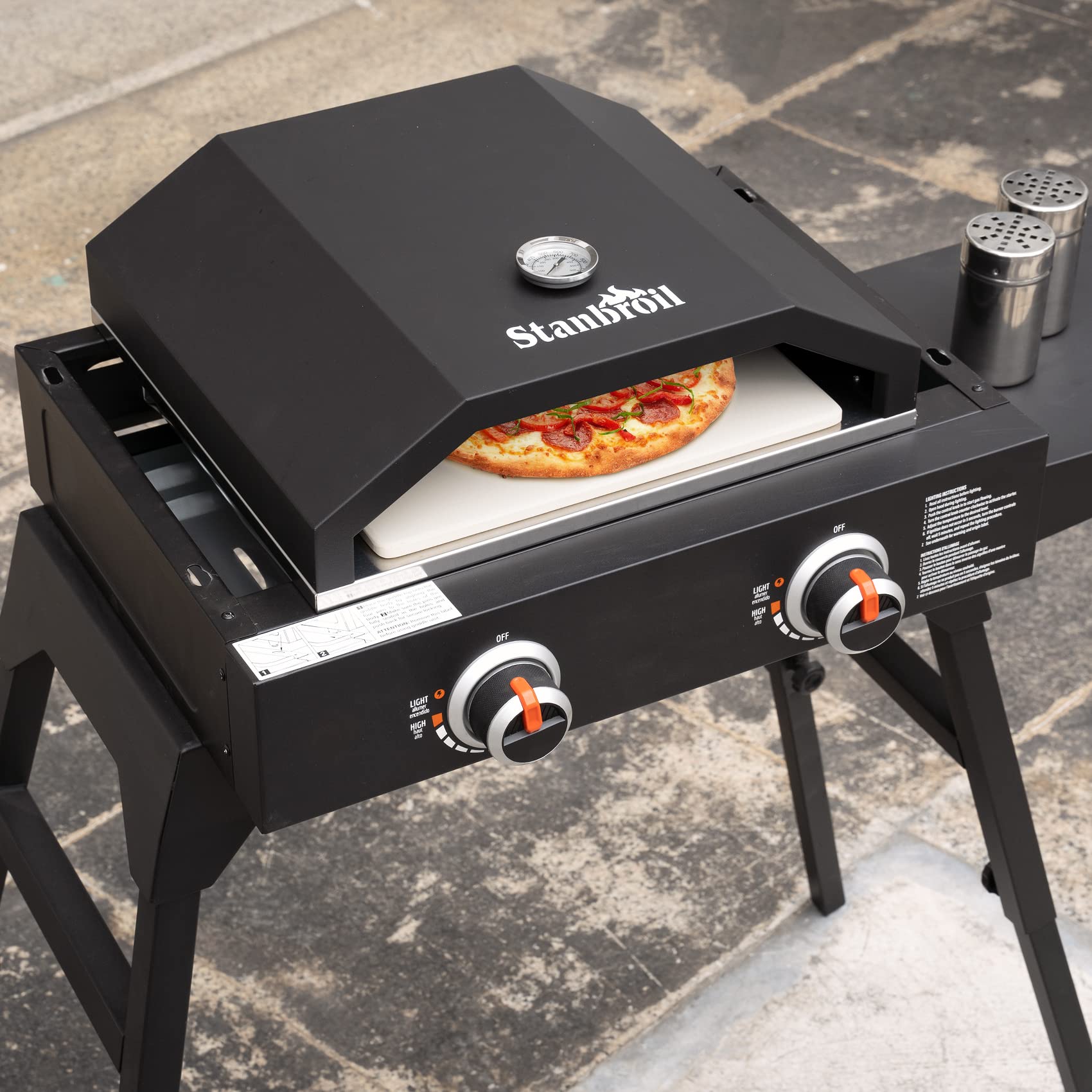 Stanbroil side profile highlighting vents and stable griddle fit