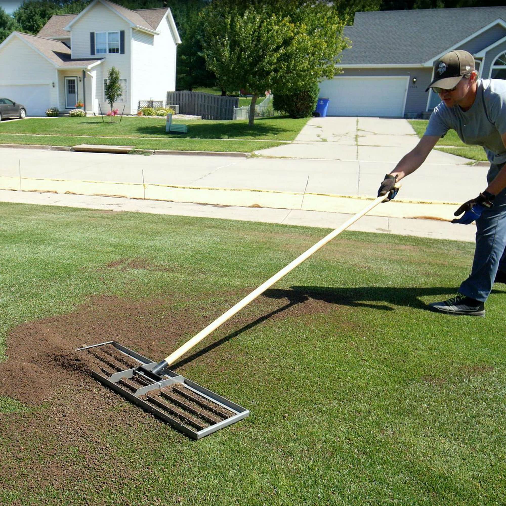 Standard Golf Levelawn Pro spreading topdressing pattern showing uniform distribution benefit