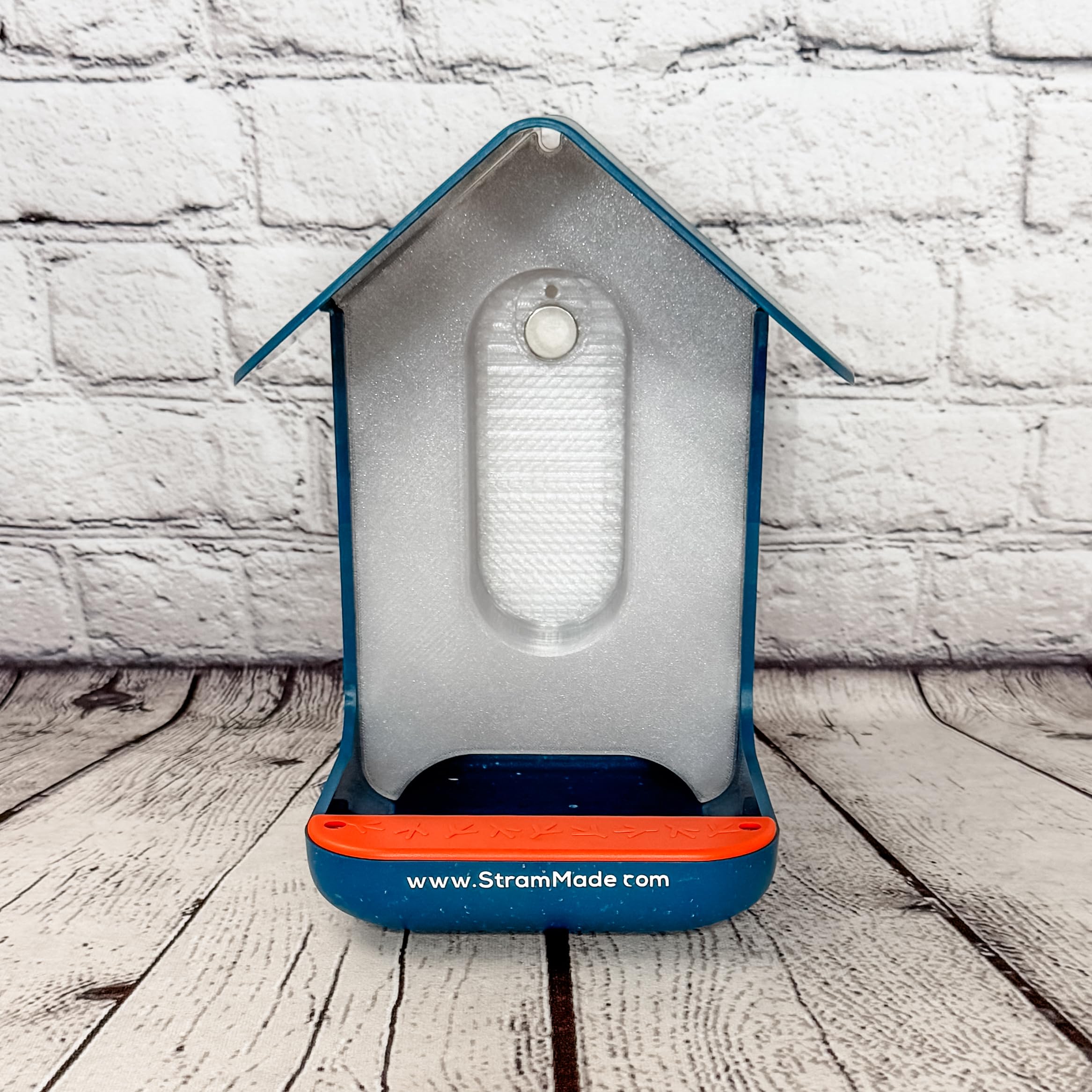 StramMade front panel in backyard feeder scene improving birdwatching visibility
