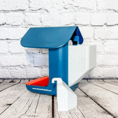 StramMade large hopper filled with seed to reduce refill frequency for busy schedules