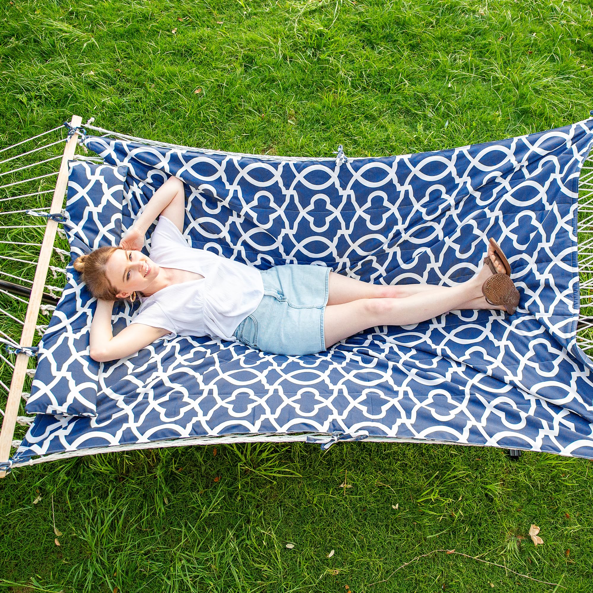 SUNCREAT close-up of quilted reversible polyester pad highlighting soft durable texture