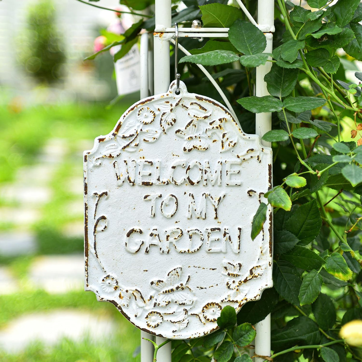 Sungmor front view of welcome sign showing vintage appeal and clear greeting