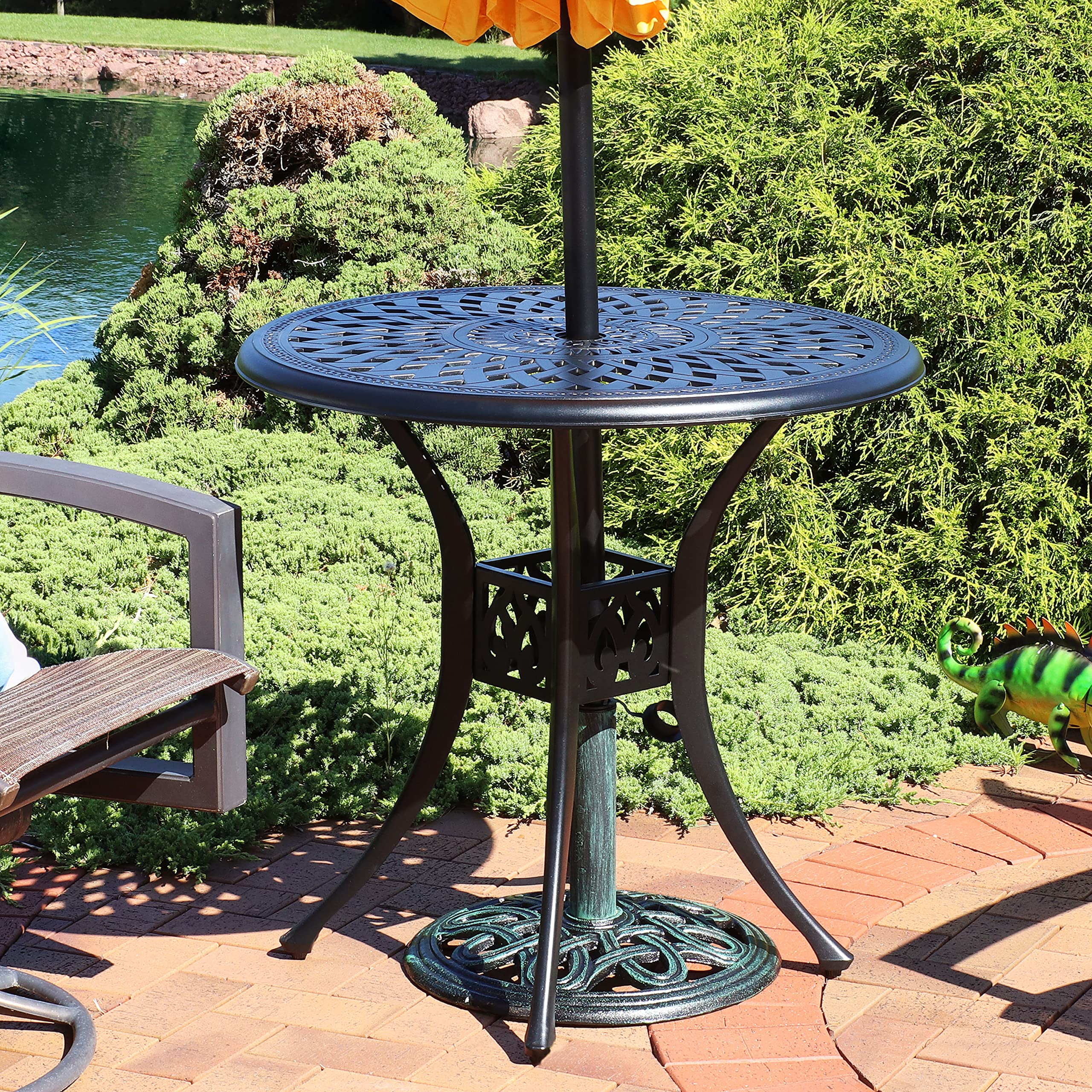 Sunnydaze Decor adapter detail showing compatibility with multiple pole diameters