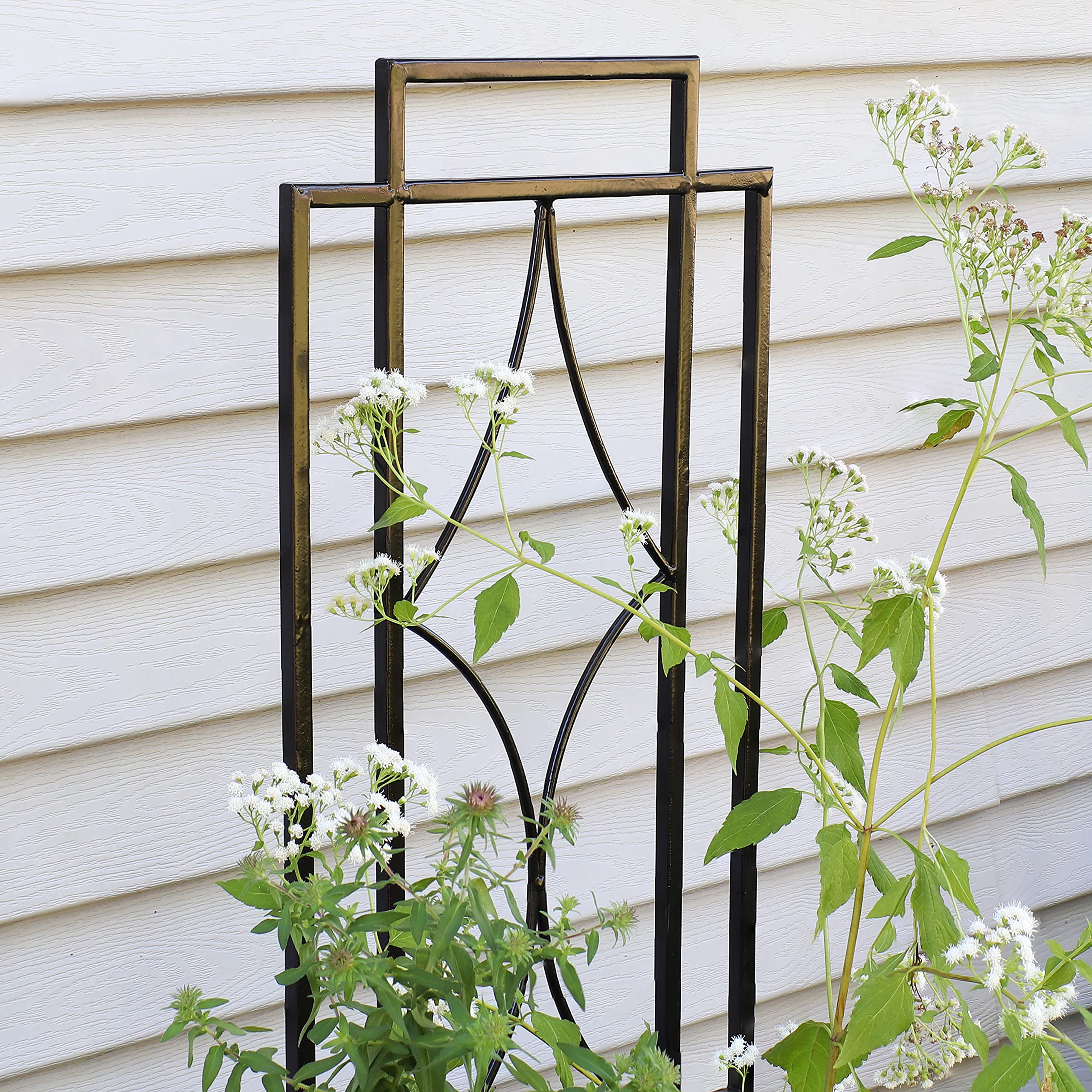 Sunnydaze powder-coated finish detail resisting rust and outdoor wear