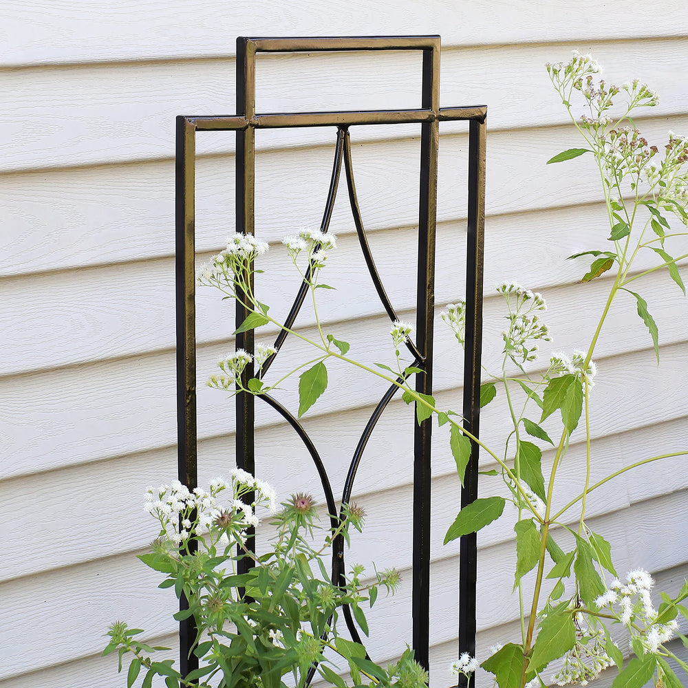 Sunnydaze powder-coated finish detail resisting rust and outdoor wear