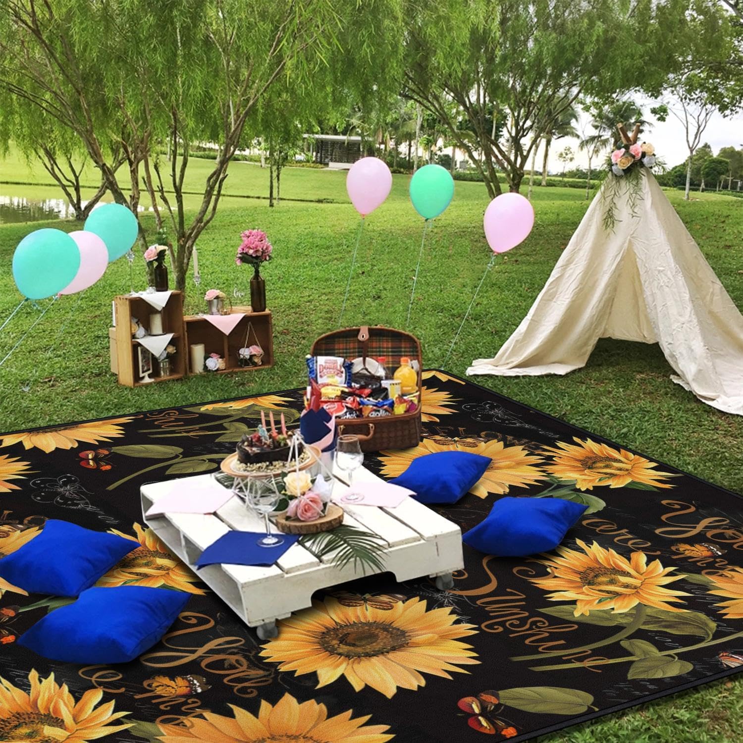 Supfitness lifestyle with family on blanket — roomy comfort for outings
