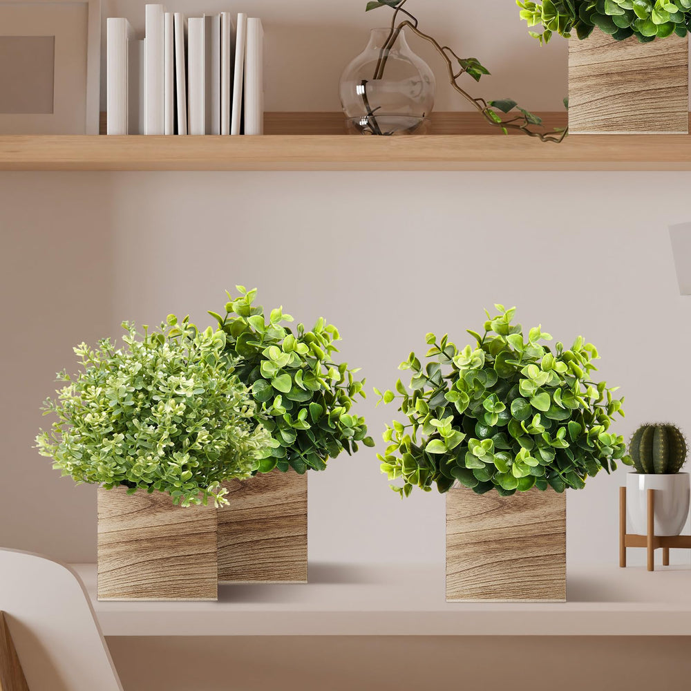 Suzile styled wedding table with boxes showing cohesive centerpiece styling