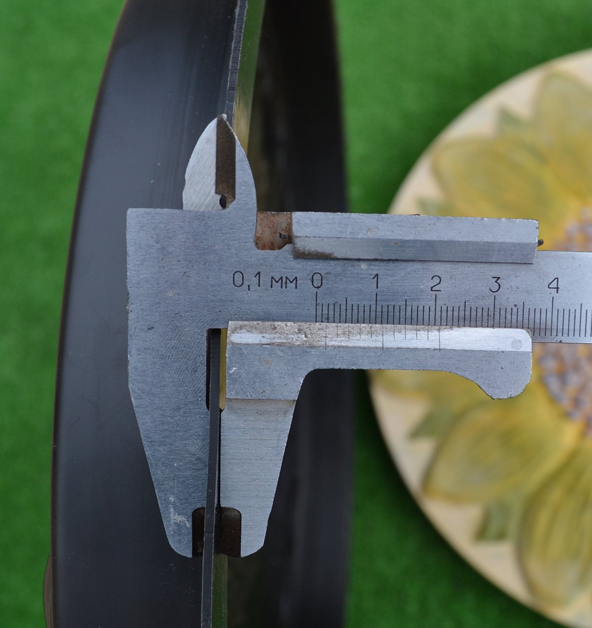 SvitMolds edge thickness detail showing durable ABS wall for long-term use