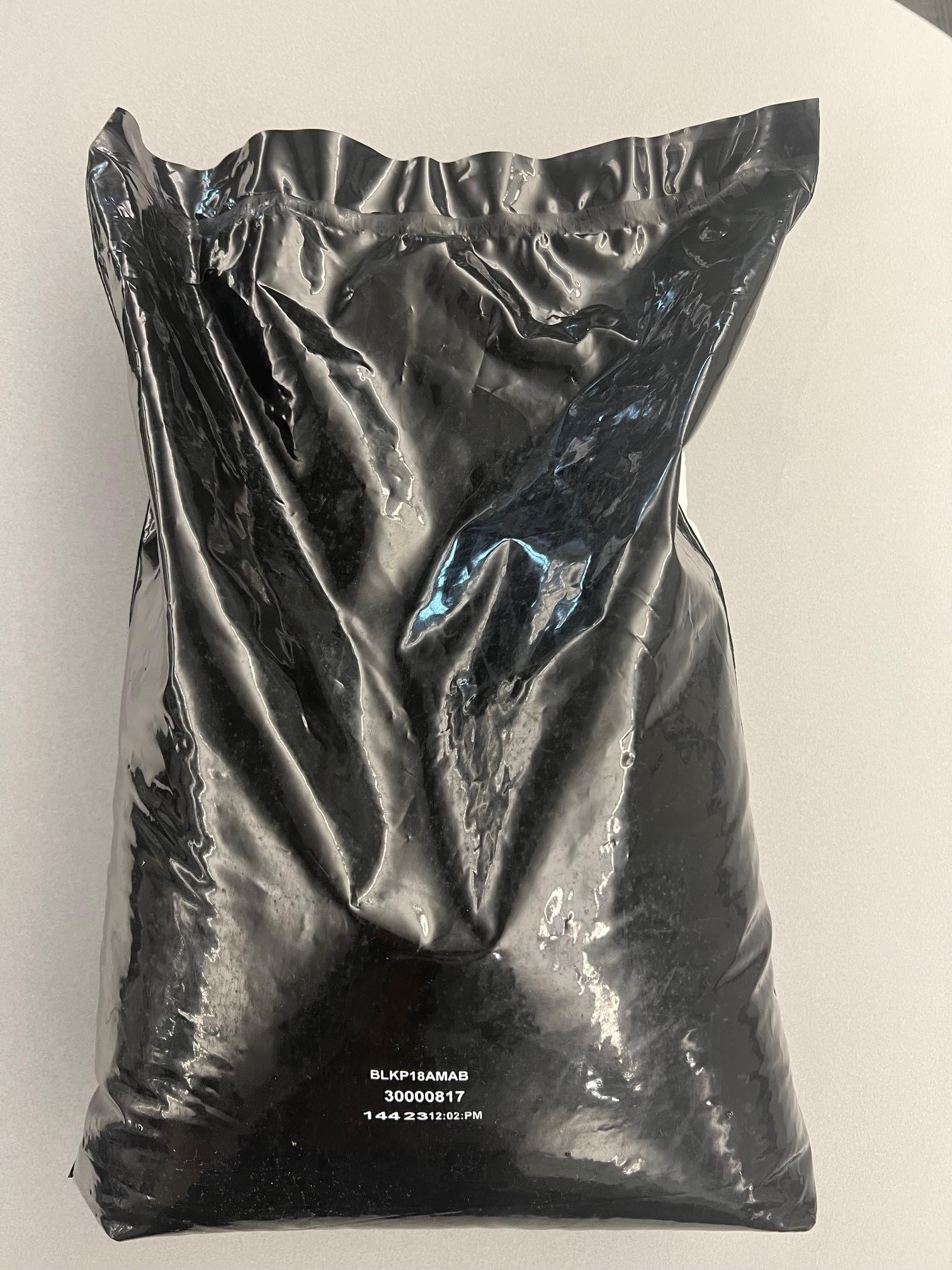 Pouring angle of bag showing granule flow for simple fill and controlled spreading