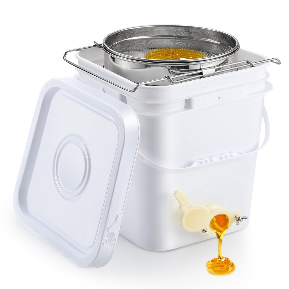 Threehoney front view bucket showing lid and clean storage benefit