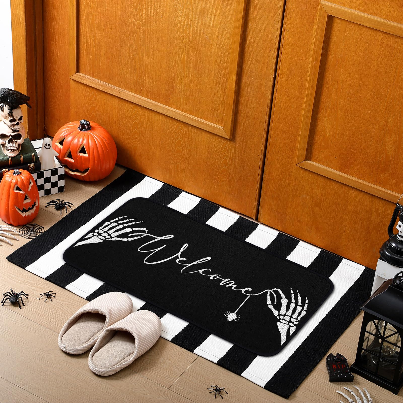 Tinideya black and white striped rug overview providing bold contrast and versatility