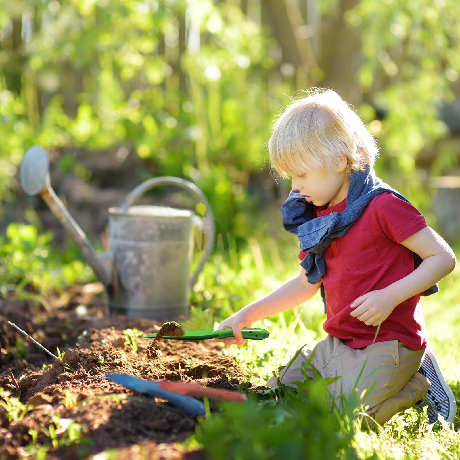 TINSKY set laid out in a garden setting, making multi-person work efficient