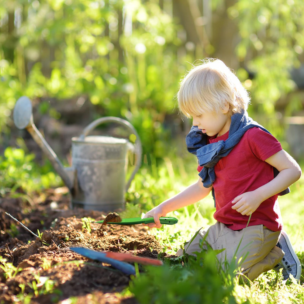 TINSKY set laid out in a garden setting, making multi-person work efficient