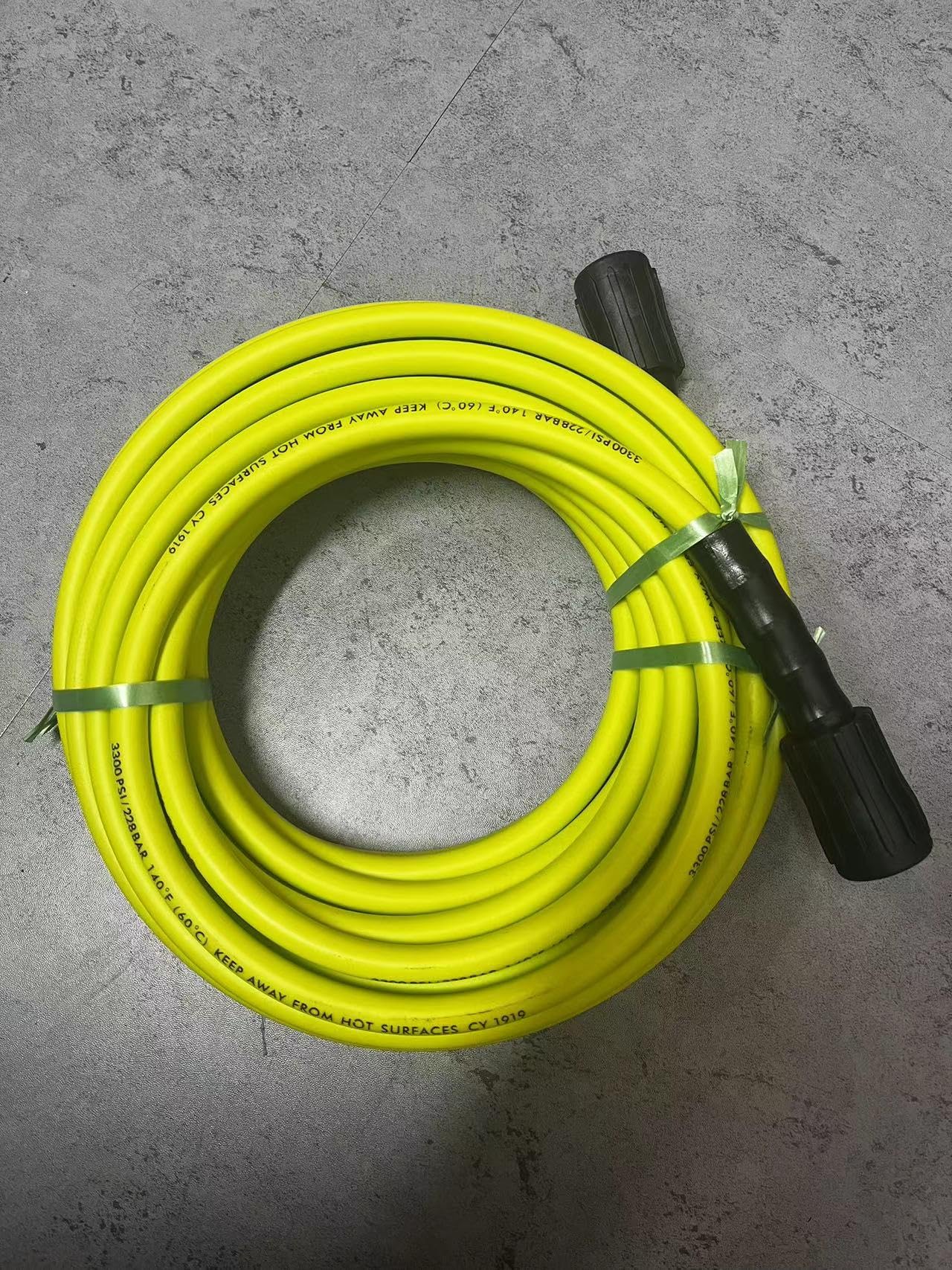 TOKDOOT hose texture close-up highlighting durable jacket and kink resistance