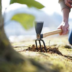 Tomerry wooden-handle grain detail showing comfortable lightweight grip