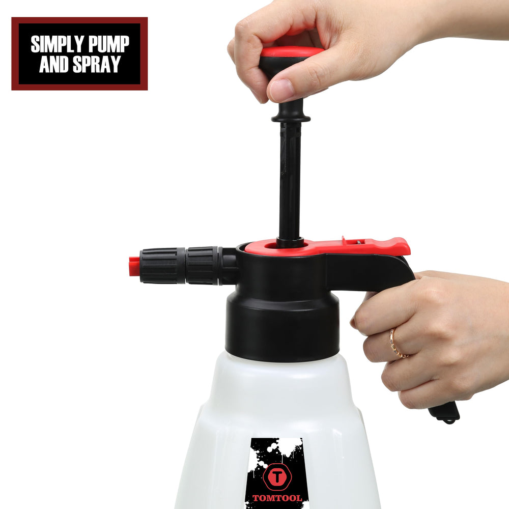 TOMTOOL producing a fine water mist for gentle plant watering and rinsing