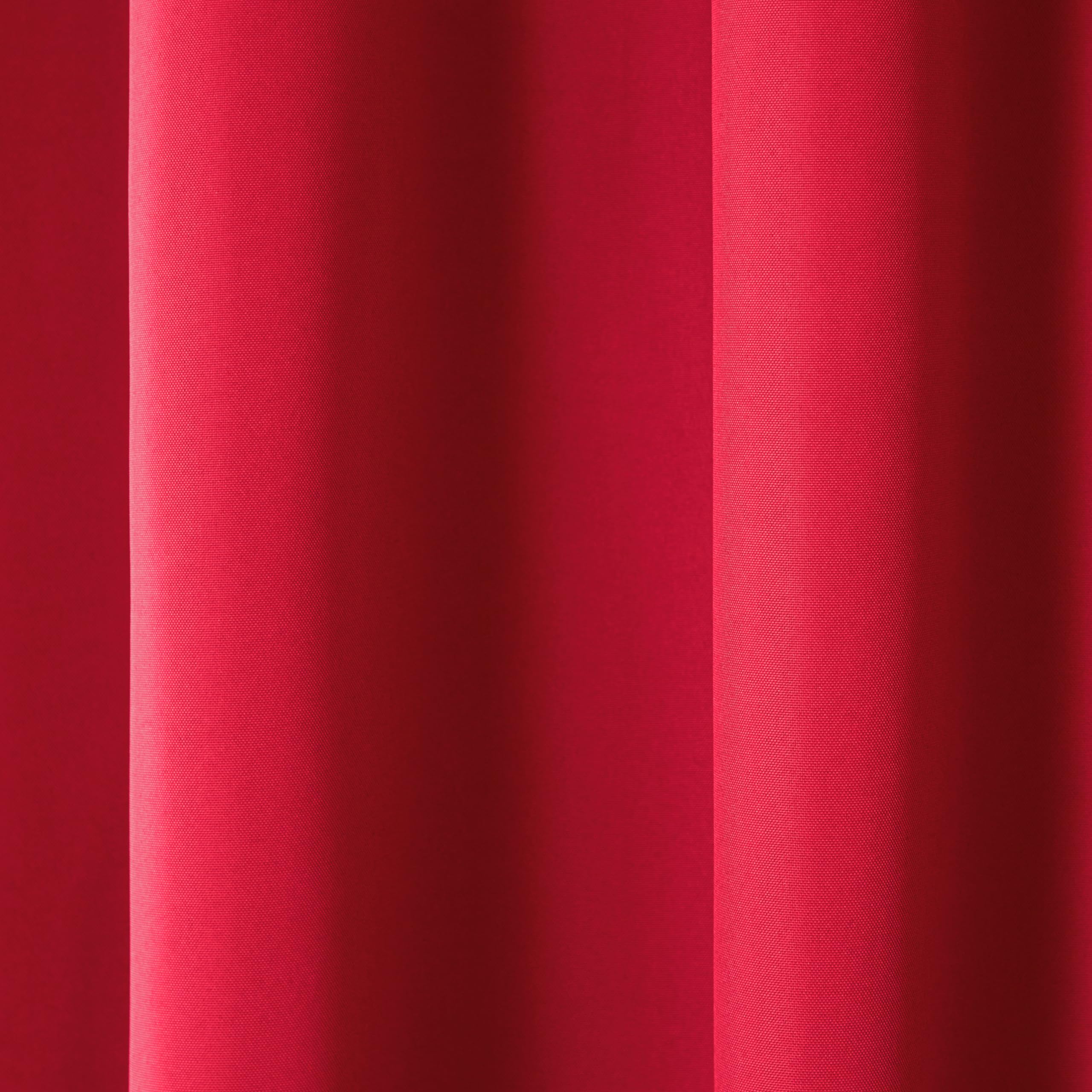 TOWN & COUNTRY BASICS panel hanging on standard rod demonstrating easy installation