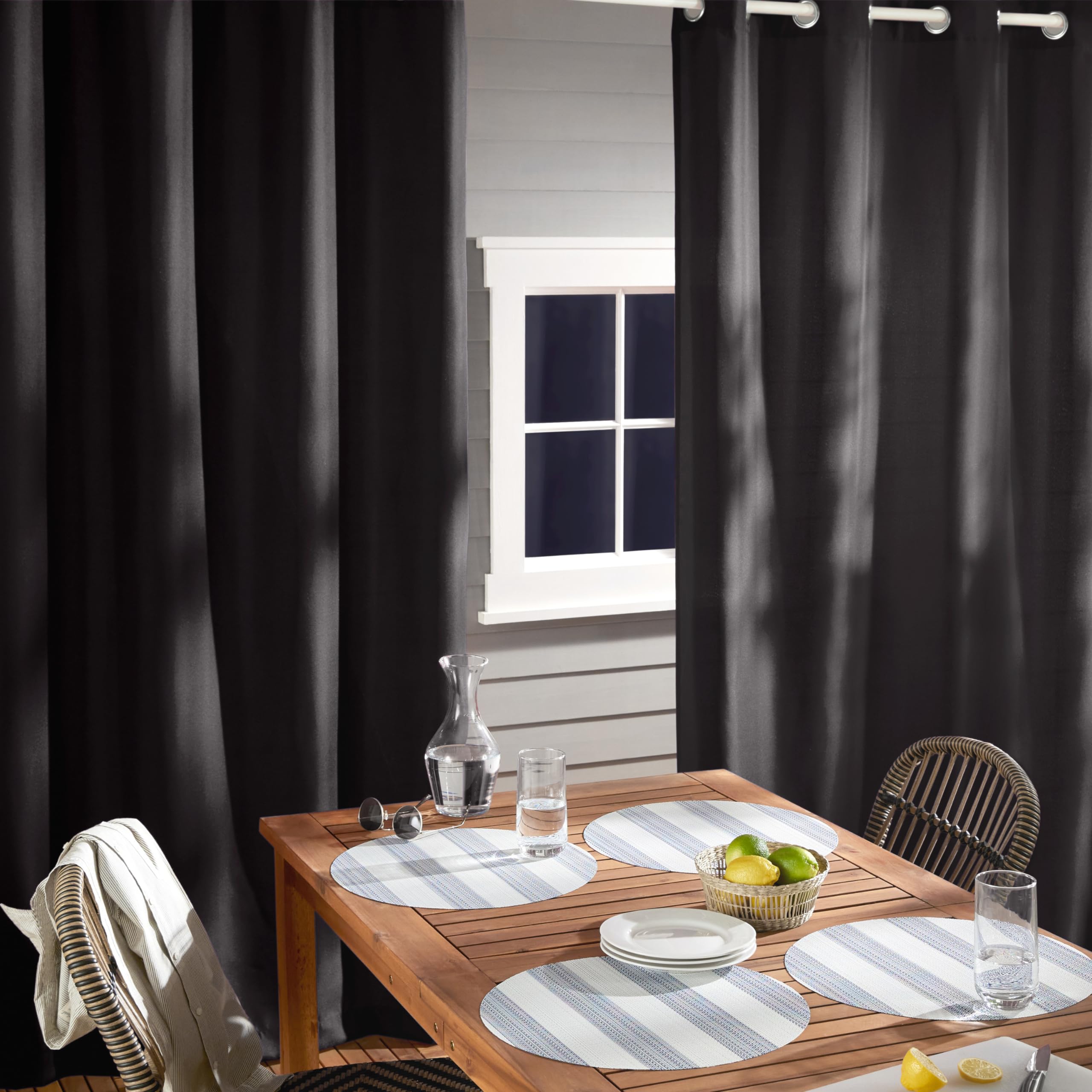TOWN & COUNTRY BASICS water repellent demo with splash showing moisture resistance