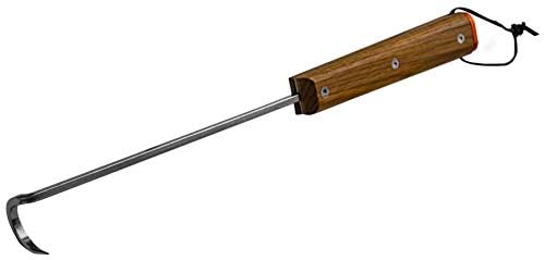 Traeger pig tail handle closeup highlighting teak grip for cool, secure hold