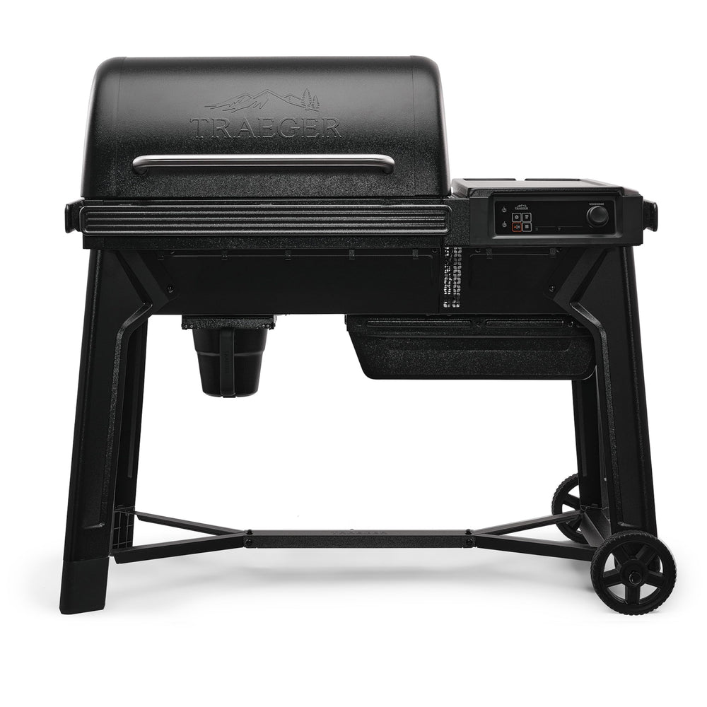 Traeger Woodridge front view showing full cooking area and sturdy cart, highlights capacity