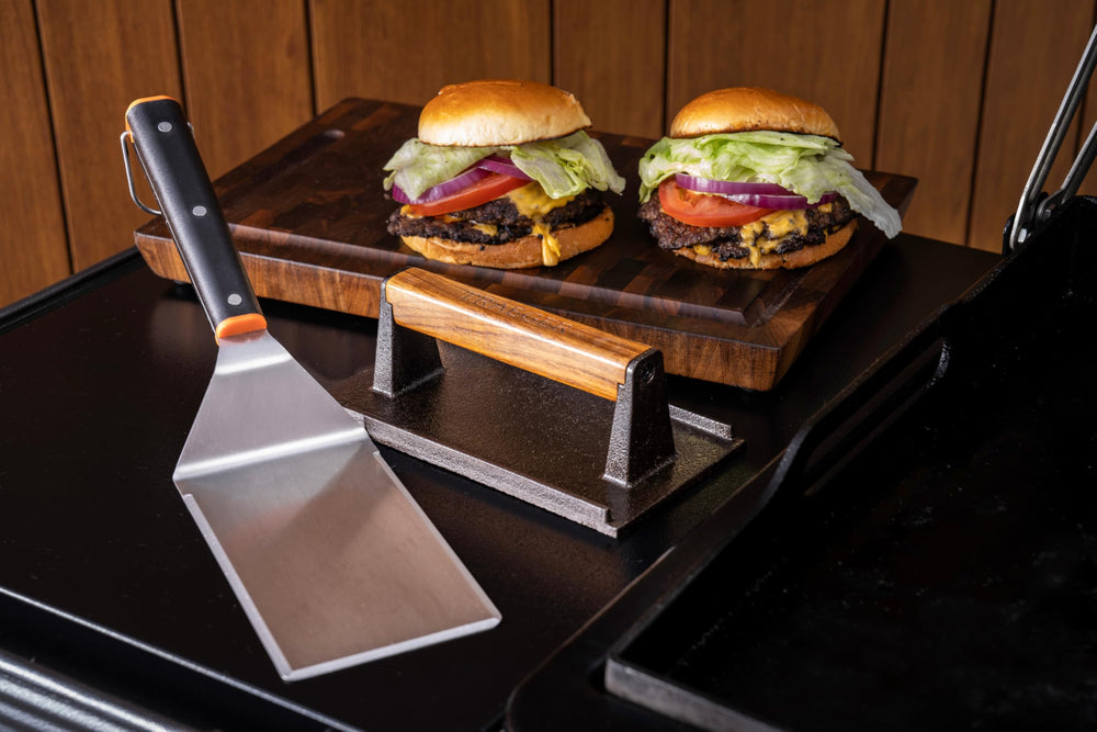 Traeger close-up of XL spatula blade highlighting thin edge for easy flipping