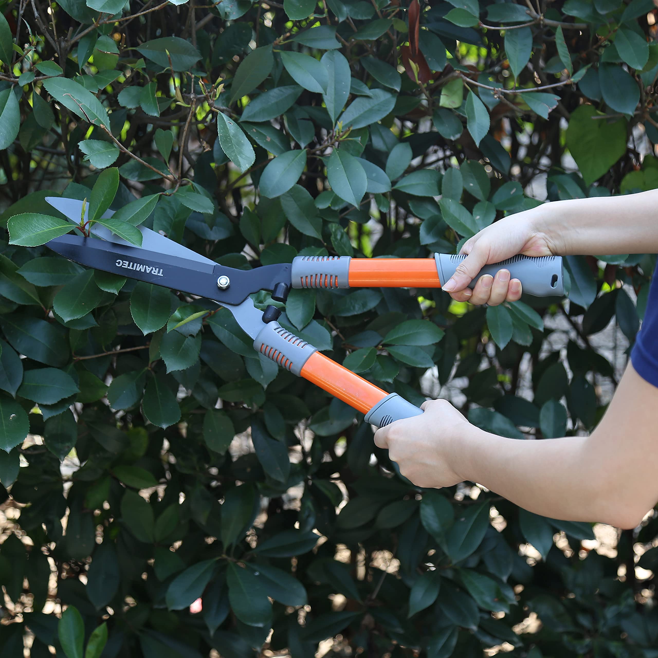 TRAMITEC ergonomic handle and bumper reducing hand vibration
