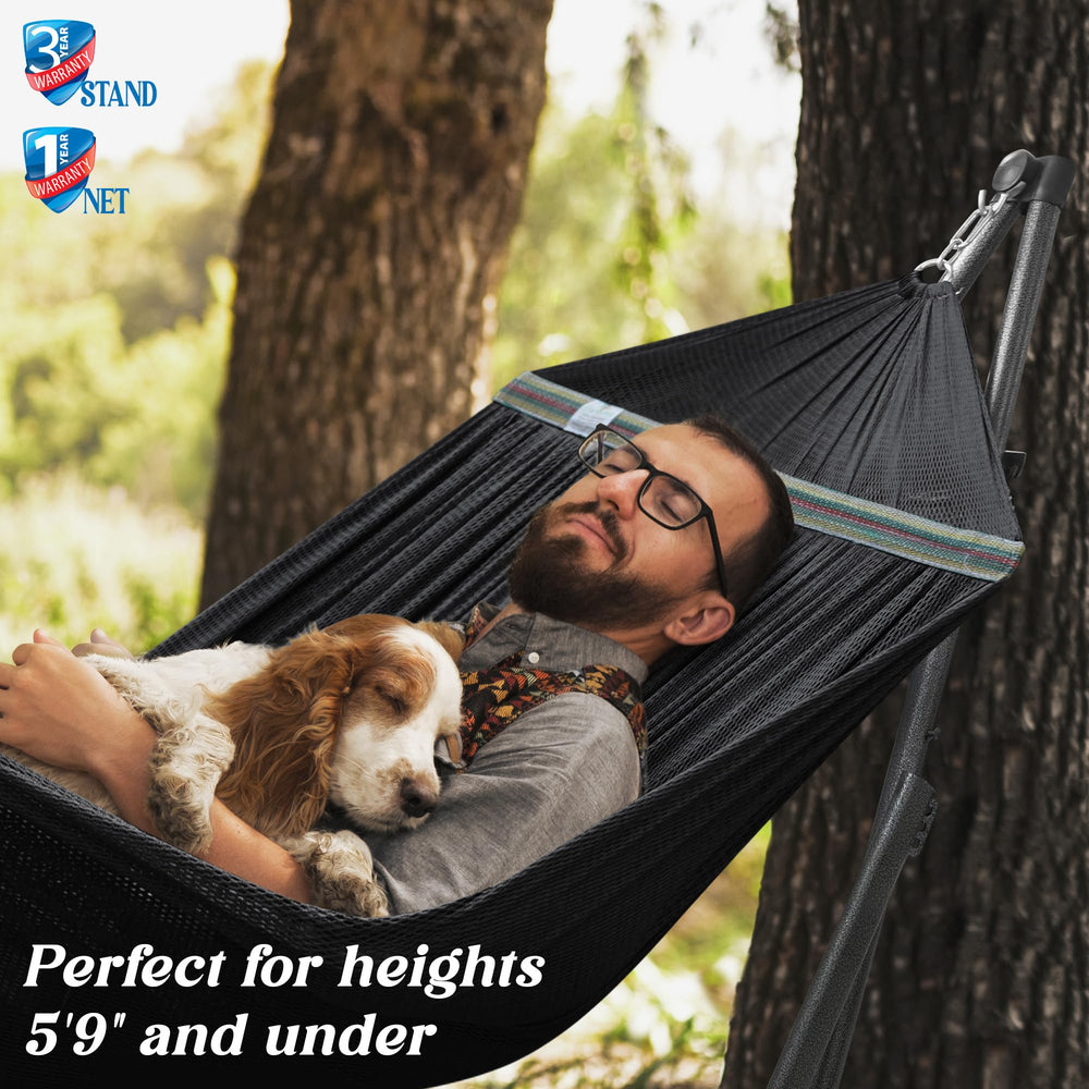 Tranquillo Uniki in backyard lifestyle showing quick setup for outdoor relaxation