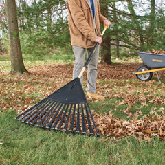 True Temper close detail of tines illustrating clog-resistant design benefit