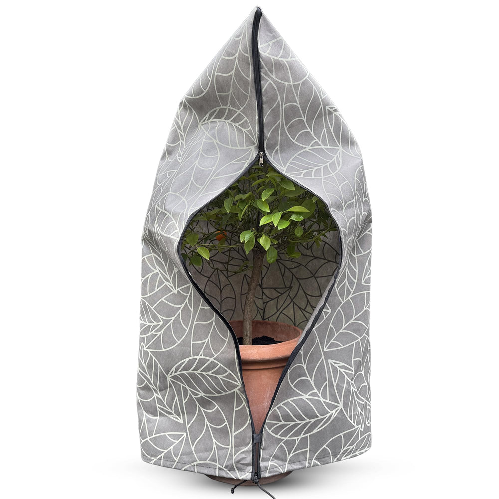 UB-STORE drawstring detail with toggle for secure wind protection