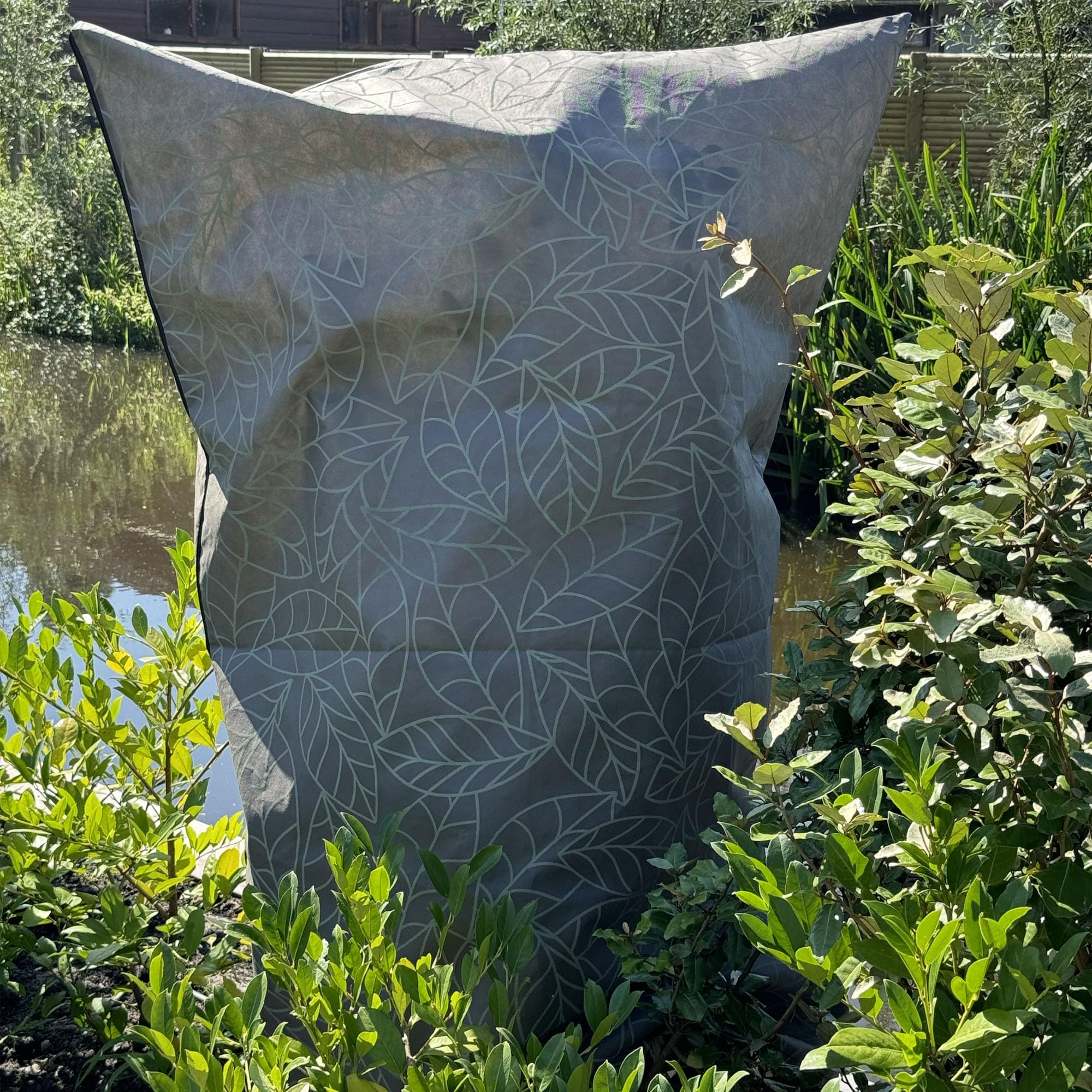 UB-STORE inner absorbent layer close-up preventing condensation on leaves