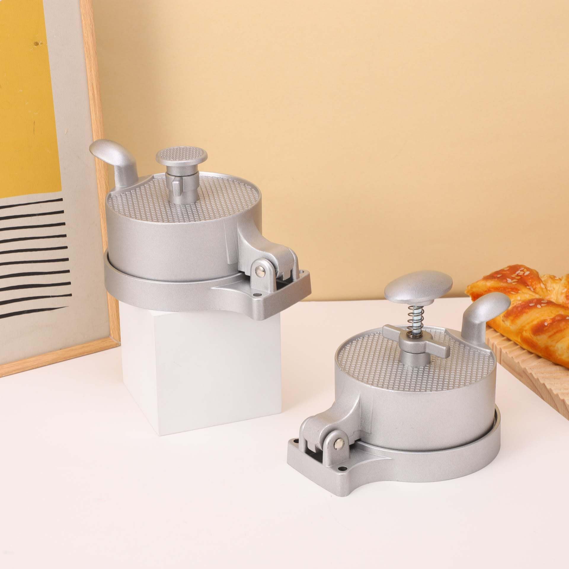UNI-RHYTHM patty size comparison illustrating adjustable thickness options