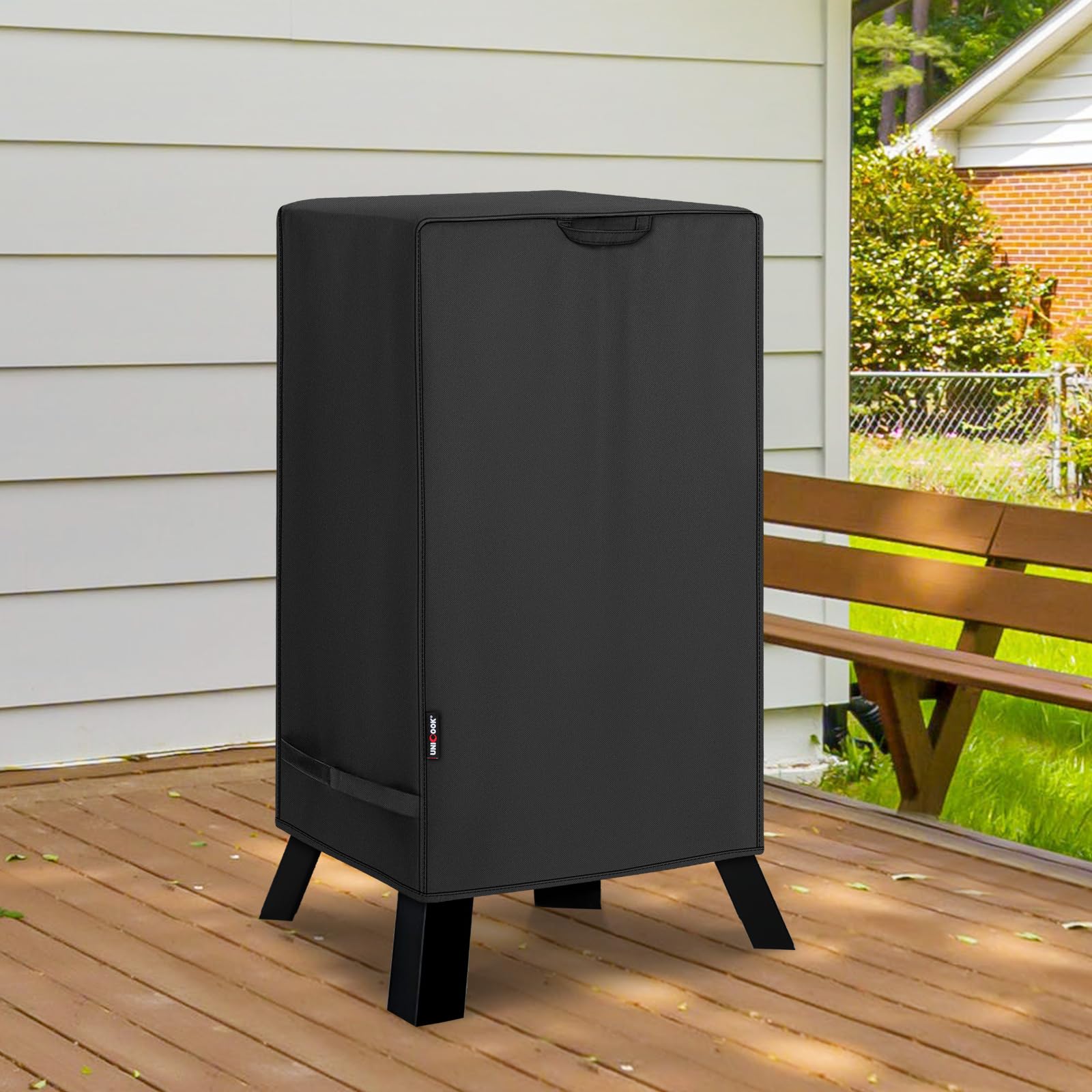 Unicook repelling rain droplets to protect smoker from water damage
