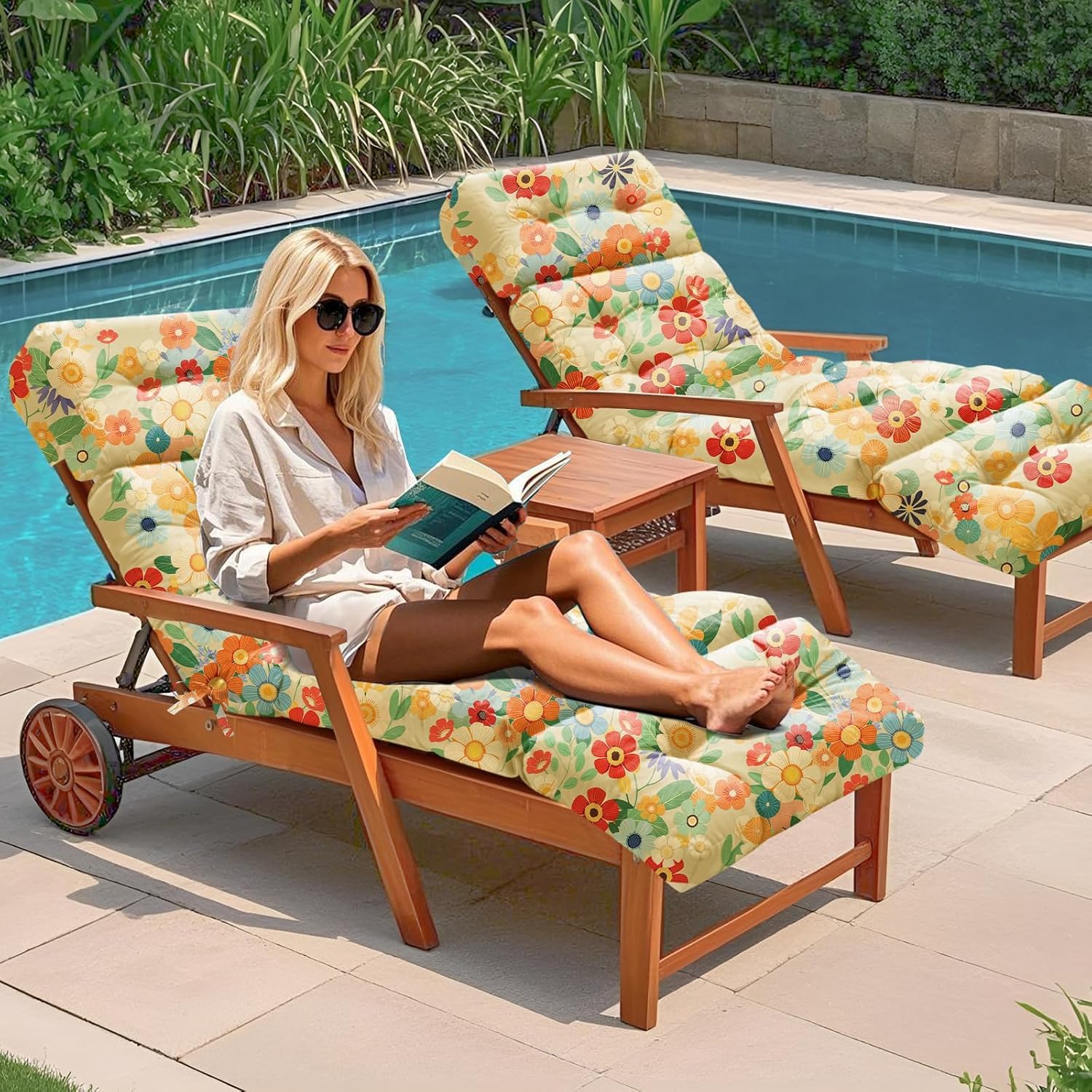 Uthem Daisy anti-slip back and straps securing cushion for stable lounging