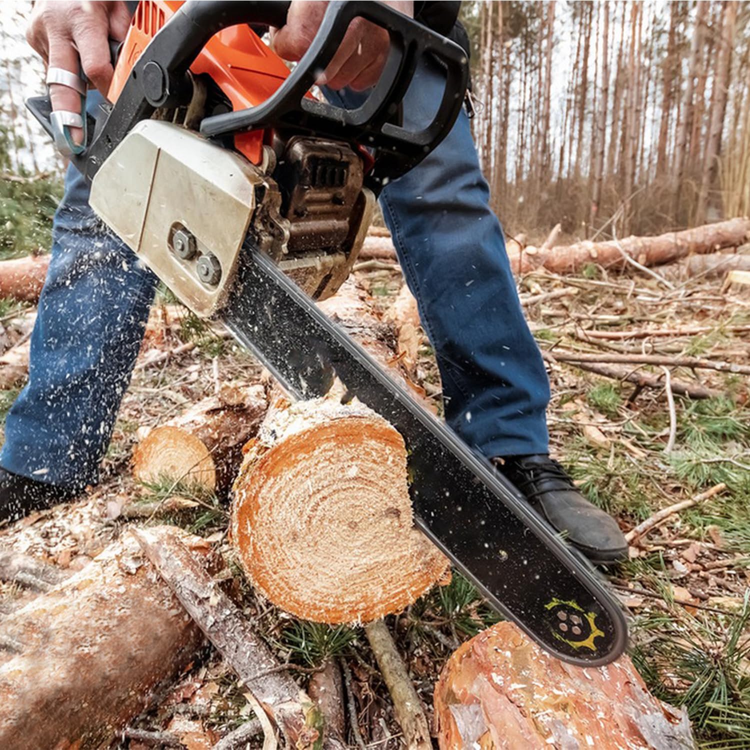 V-MODEST chain on saw cutting firewood showing efficient real-world cutting performance