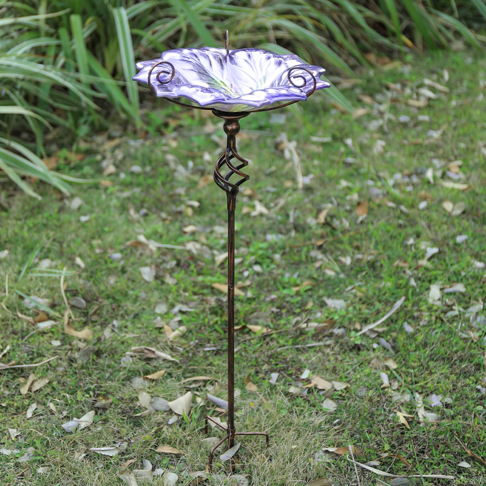 VCUTEKA reflective water surface in textured glass bowl, increasing visibility to birds