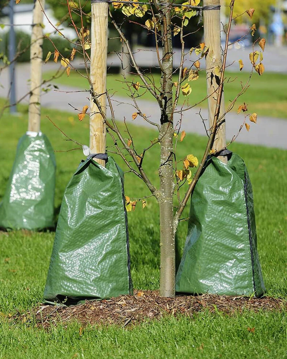 vensovo garden scene showing multiple bags saving time and water