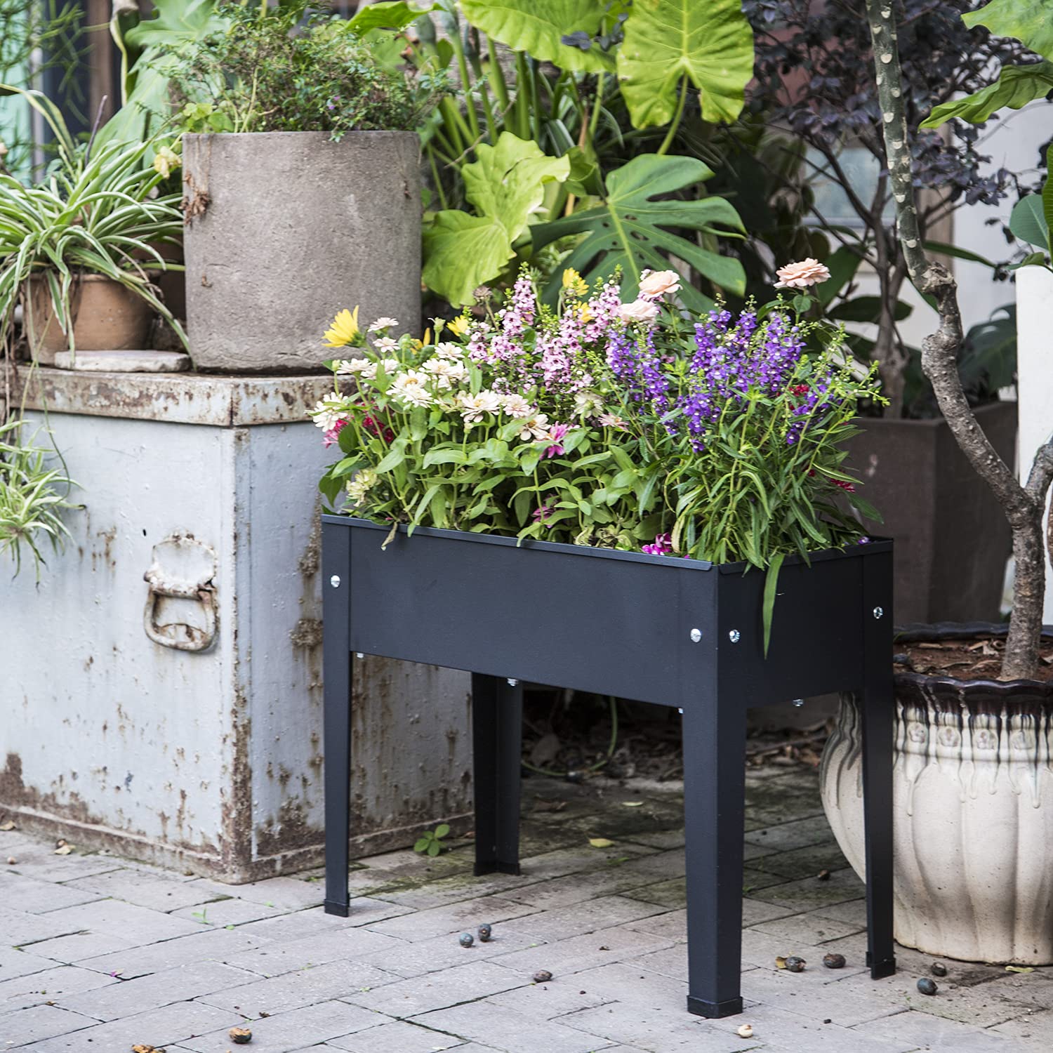 VEOAY side detail focusing on sturdy legs and plastic feet protecting deck surface