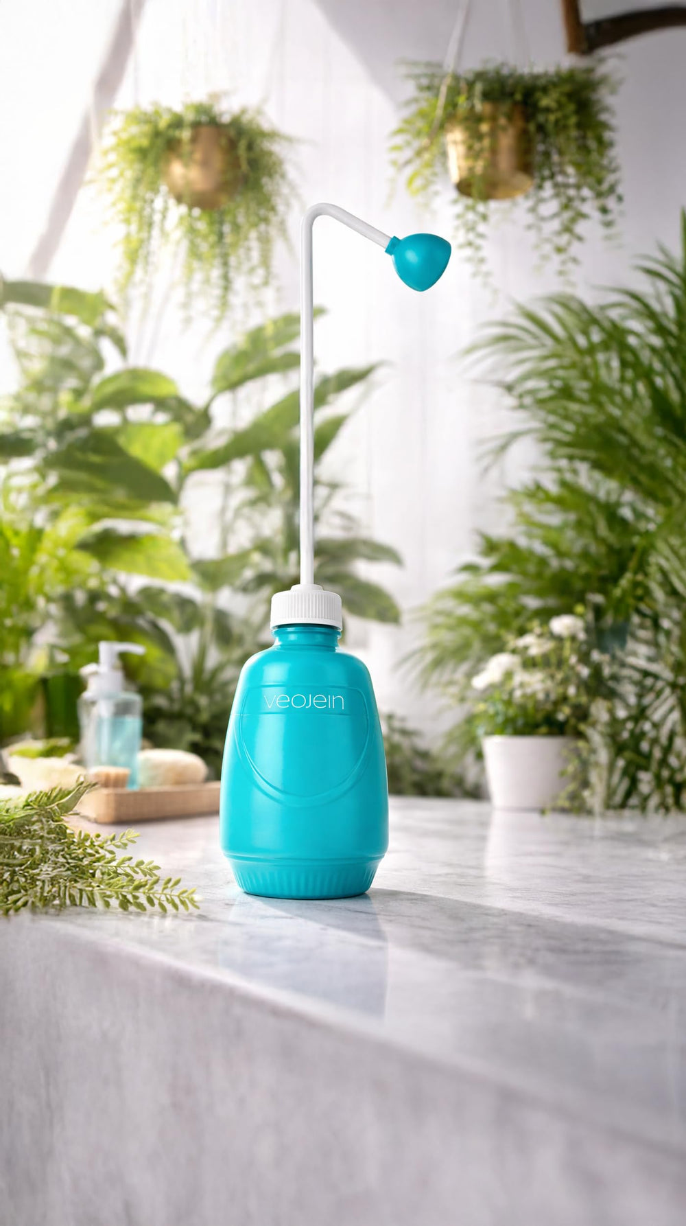 VEOJEIN bottle beside a ruler showing 15 oz capacity and scale for travel-friendly watering