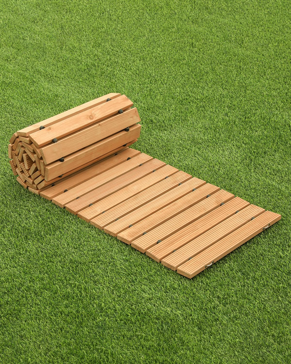 VEVOR front view of cedar pathway showing full length and tidy finish benefit