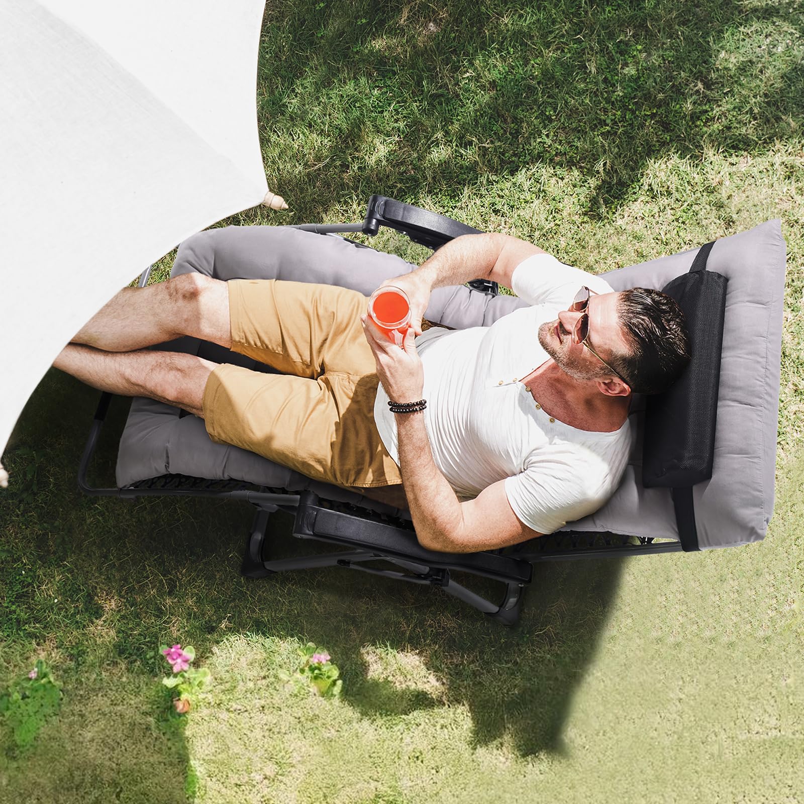 VEVOR headrest, eye mask, and earplugs displayed with chair for relaxation