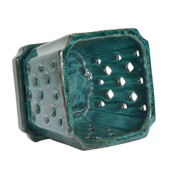 W&W drainage hole and matching saucer detail for tidy watering and runoff control